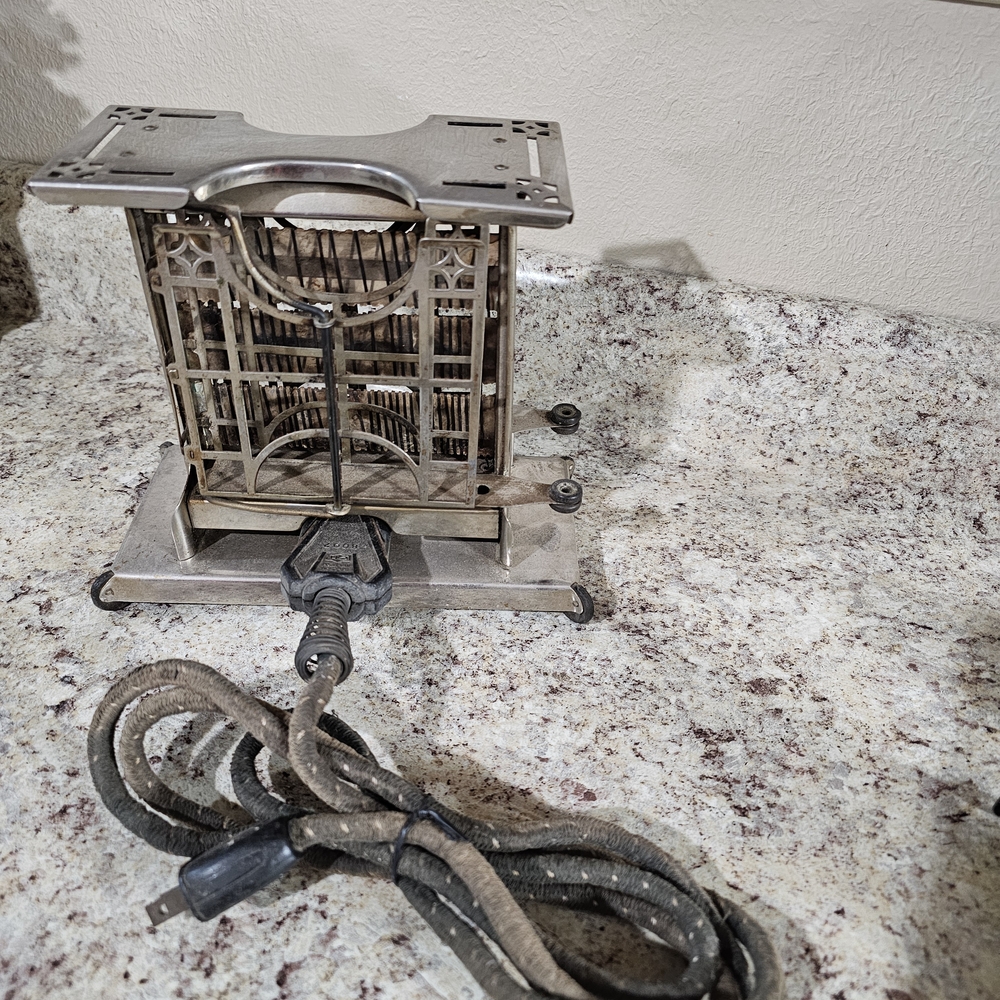 Vintage Metal Toaster With Slide Out Toast Holders - Picture 2 of 12